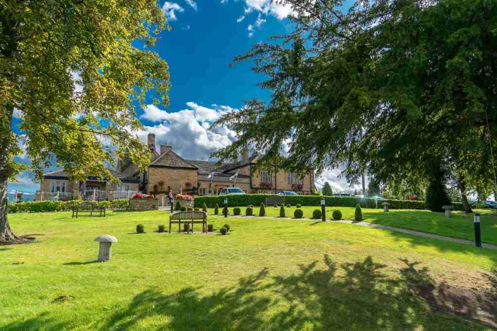 Rogerthorpe Manor Hotel wedding venue near BB Wedding Cars